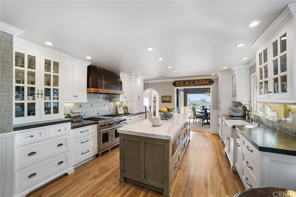 320 Emerald Bay Laguna Beach, CA 92651 - Photo 9 of 32