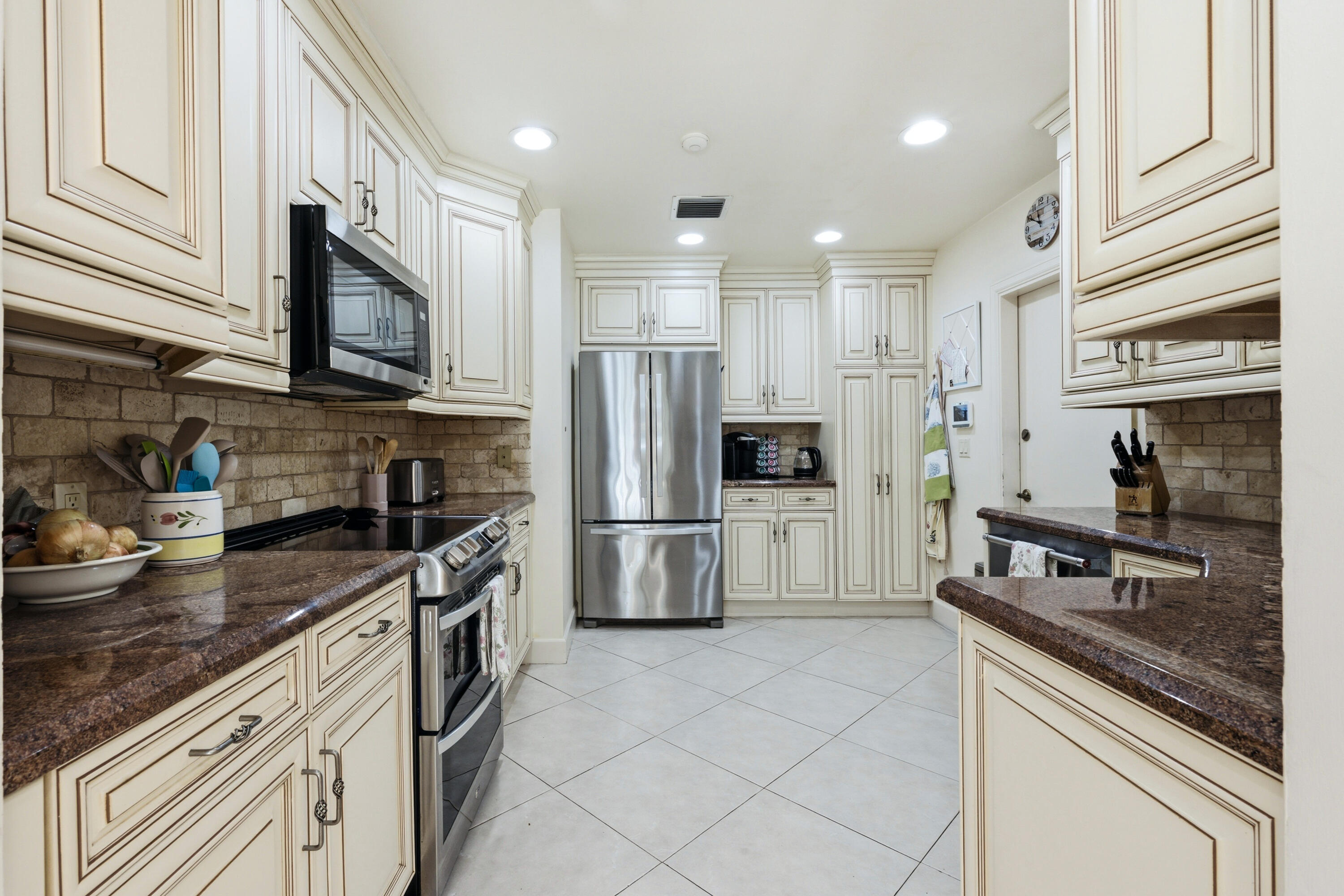 265 Fairview Road Palm Beach, FL 33480 - Photo 17 of 38 DSC_1001