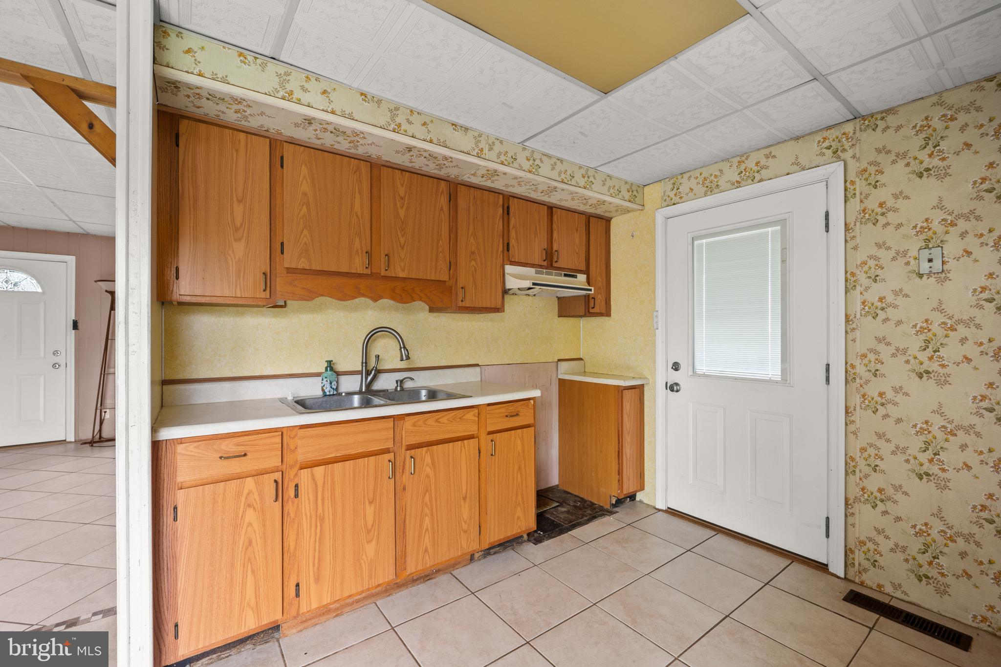 217 Suffolk Road Fairless Hills, PA 19030 - Photo 8 of 26 Gallery Image 8