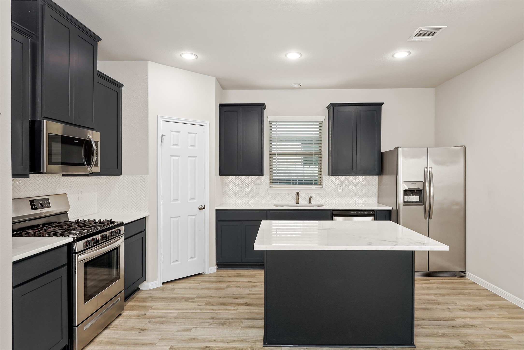 13126 Dancing Reed Drive Texas City, TX 77568 - Photo 11 of 46