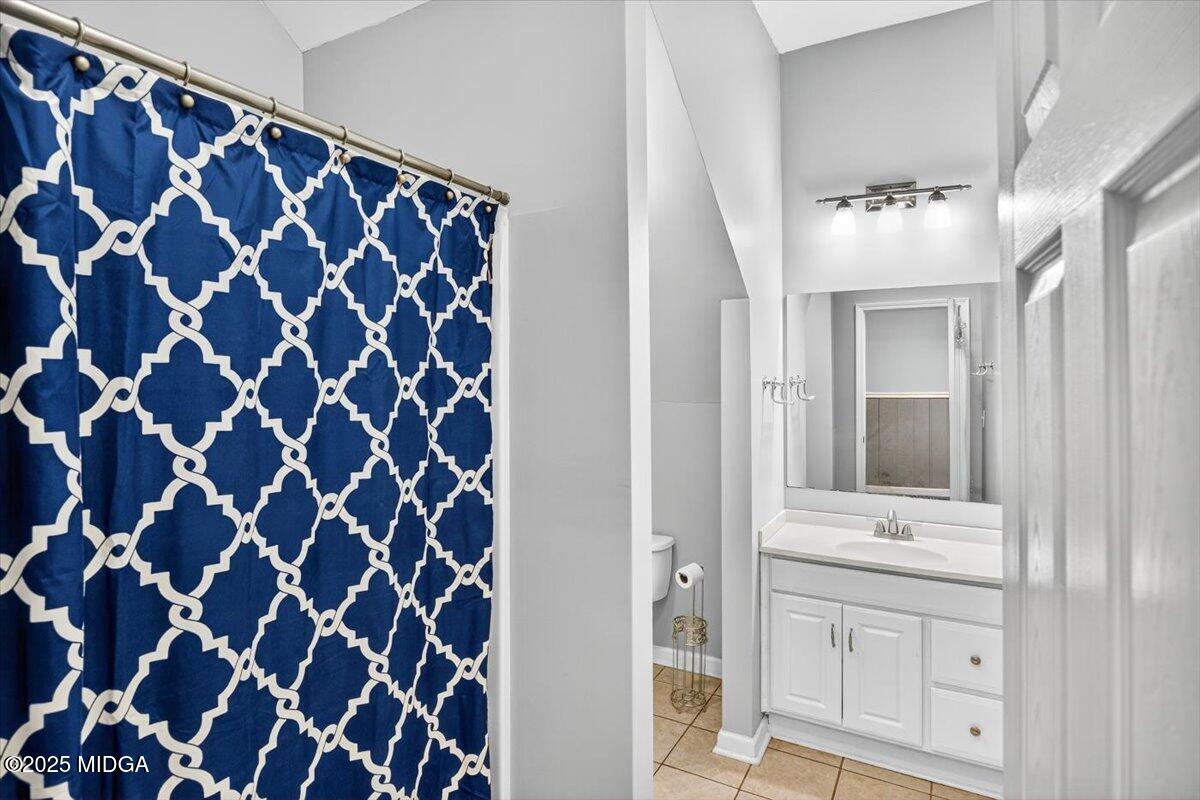 208 Crystal Drive Byron, GA 31008 - Photo 82 of 87 a bathroom with a sink and a mirror