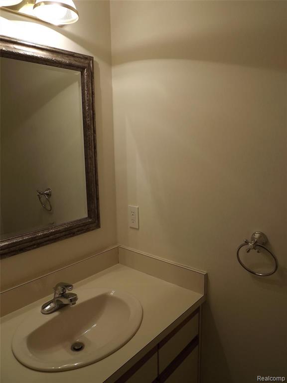 569 Tennyson Rochester Hills, MI 48307 - Photo 8 of 19
