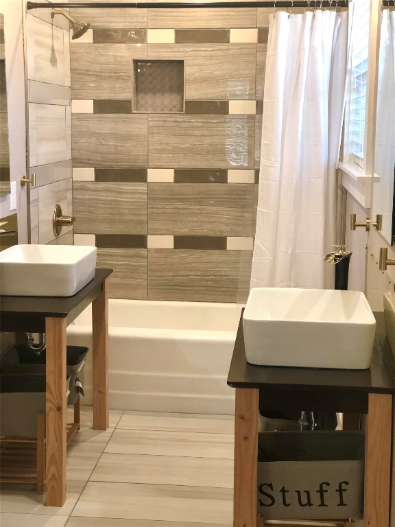 1221 South Austin Avenue Georgetown, TX 78626 - Photo 9 of 19 a bathroom with a sink and a bathtub