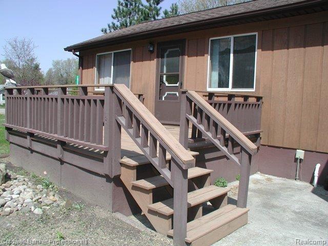 516 North Wilder Road Lapeer, MI 48446 - Photo 4 of 19 516 Wilder deck