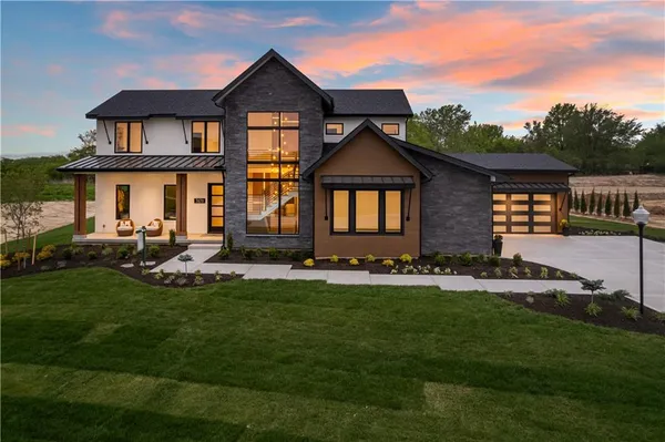 $1,549,999 | 7470 Northwest Fawn Avenue, Parkville, MO 64152