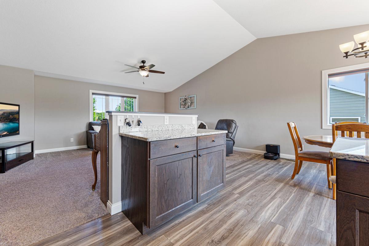 1604 Prairie Avenue Southwest Faribault, MN 55021 - Photo 10 of 42