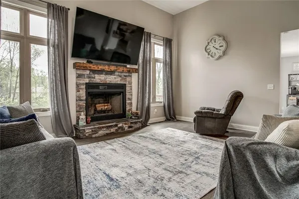 $480,000 | 8 Southeast 230th Road, Warrensburg, MO 64093