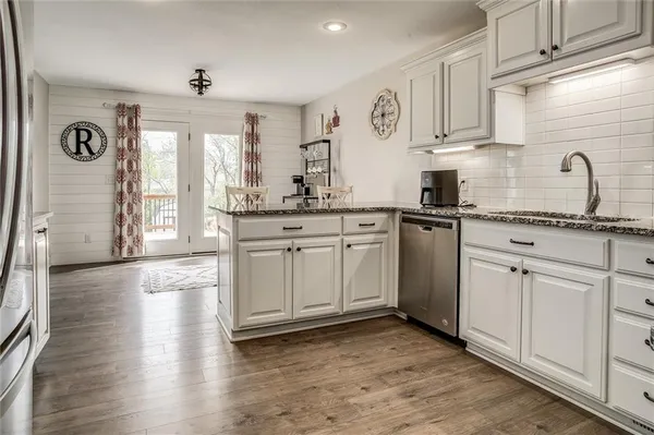 $480,000 | 8 Southeast 230th Road, Warrensburg, MO 64093