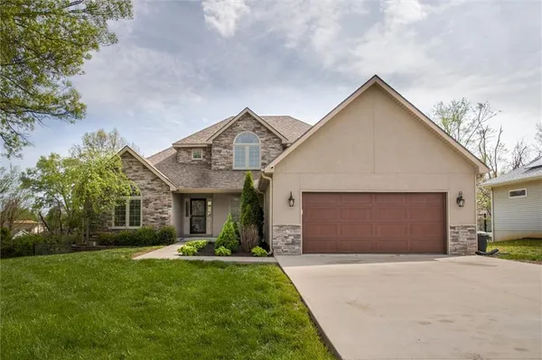 $480,000 | 8 Southeast 230th Road, Warrensburg, MO 64093