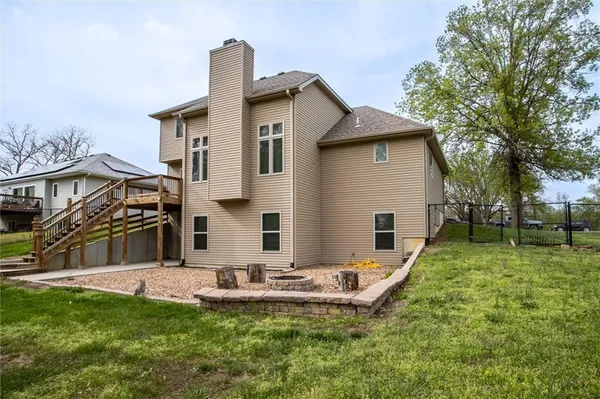 $480,000 | 8 Southeast 230th Road, Warrensburg, MO 64093