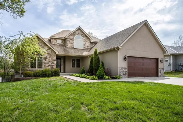 $480,000 | 8 Southeast 230th Road, Warrensburg, MO 64093