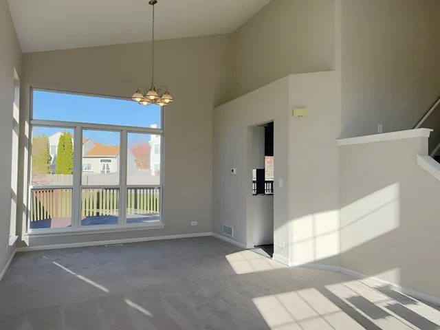 $432,500 | 1183 Moonstone Run, Lake In The Hills, IL 60156