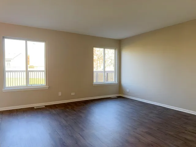 $432,500 | 1183 Moonstone Run, Lake In The Hills, IL 60156