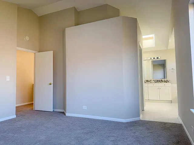 $432,500 | 1183 Moonstone Run, Lake In The Hills, IL 60156