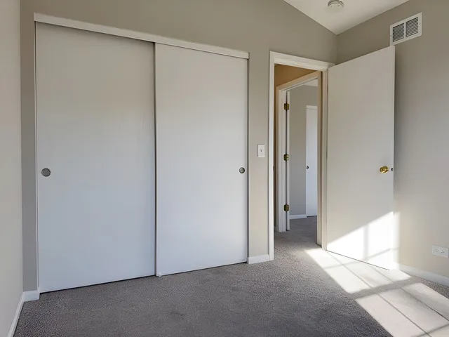 $432,500 | 1183 Moonstone Run, Lake In The Hills, IL 60156