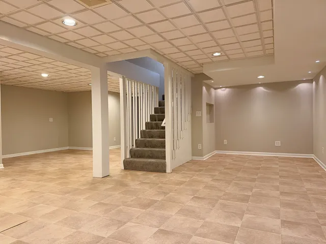 $432,500 | 1183 Moonstone Run, Lake In The Hills, IL 60156