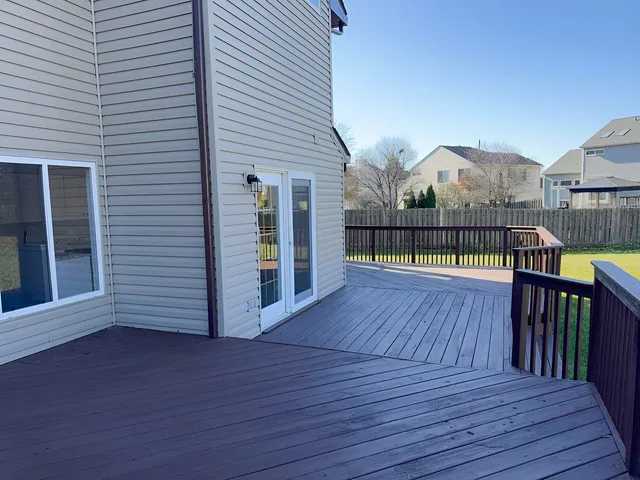 $432,500 | 1183 Moonstone Run, Lake In The Hills, IL 60156