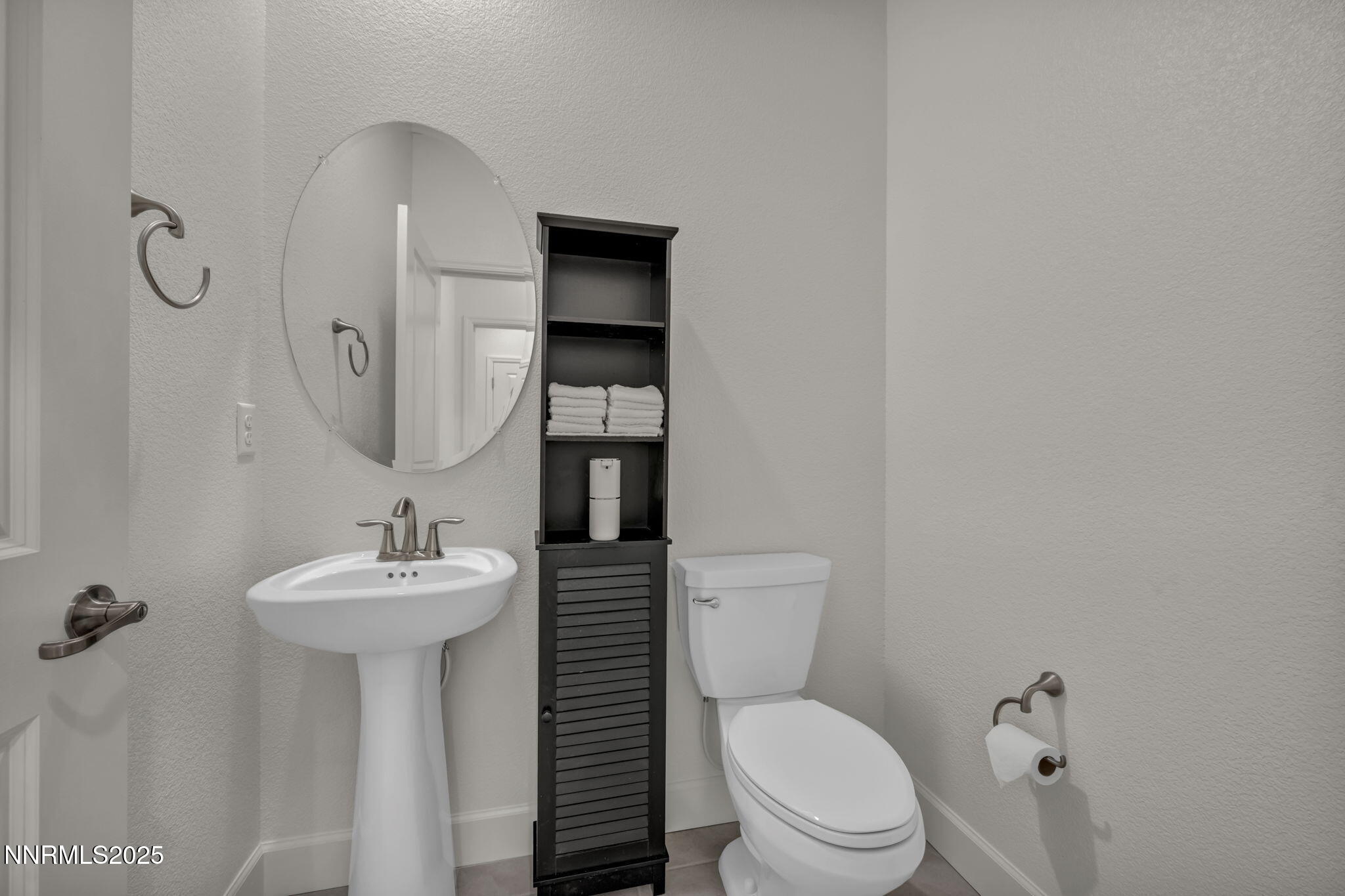 6870 Pilot Peak Road Sparks, NV 89436 - Photo 28 of 55 a bathroom with a toilet sink and mirror