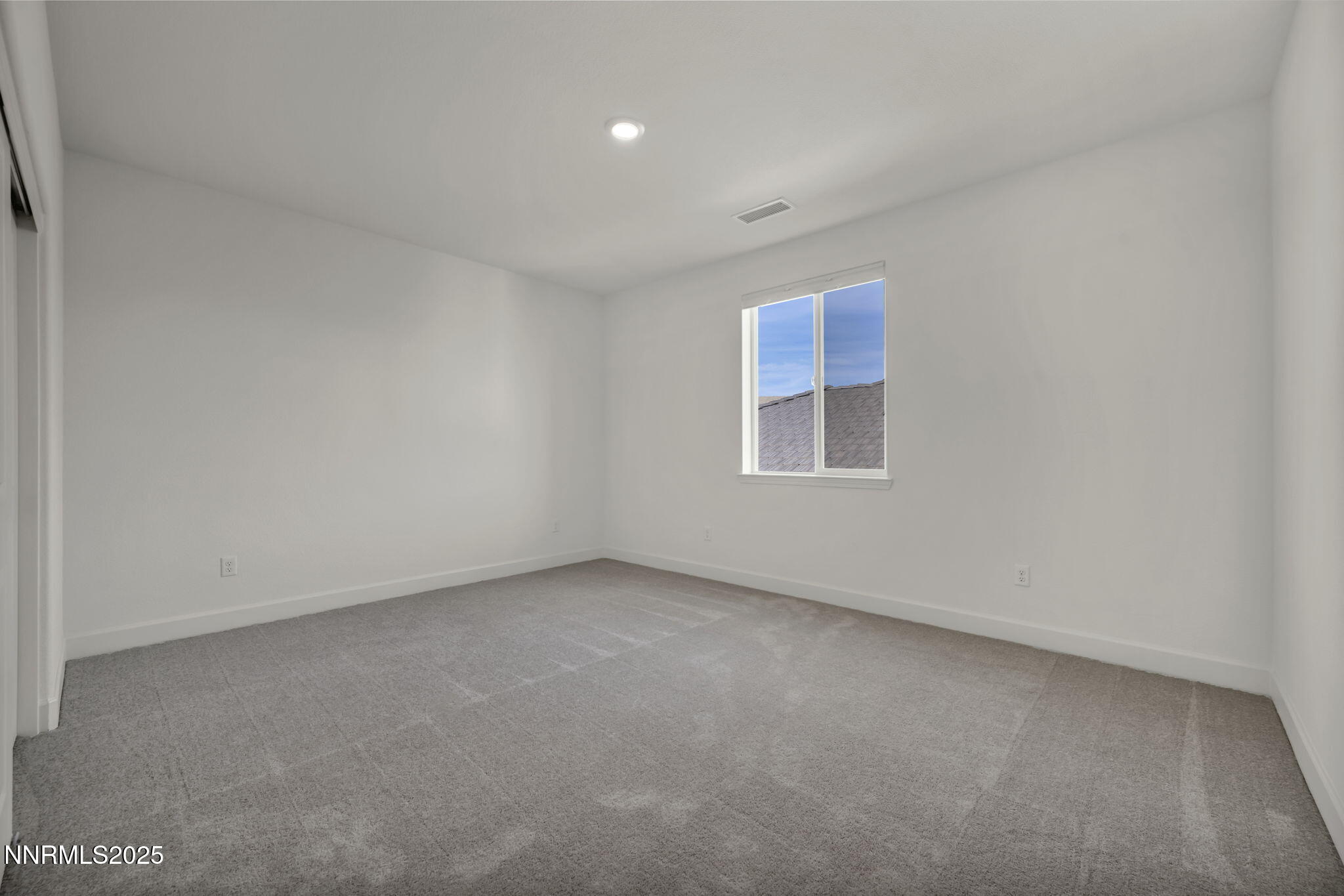 6870 Pilot Peak Road Sparks, NV 89436 - Photo 36 of 55 an empty room with a window
