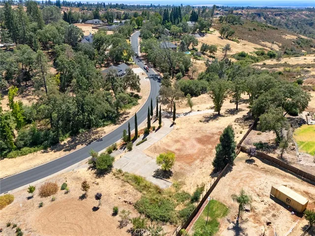 a view of a lake in a backyard