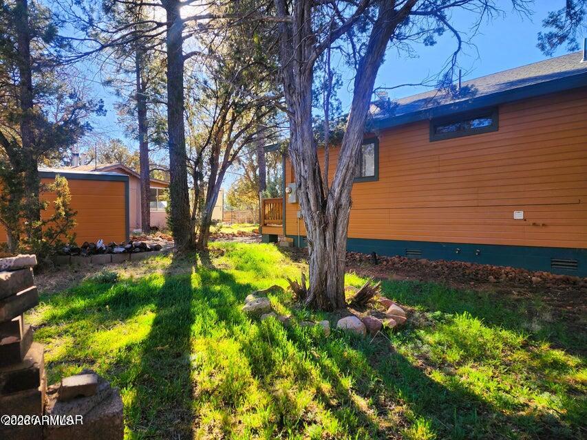 2086 Pinewood Drive Overgaard, AZ 85933 - Photo 8 of 33 a view of a garden with a tree