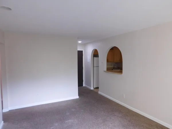 $1,180 | 32005 West 12 Mile Road, Unit 206, Farmington Hills, MI 48334