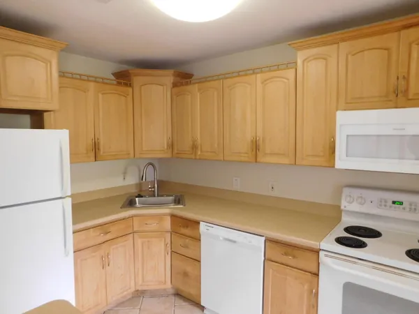 $1,180 | 32005 West 12 Mile Road, Unit 206, Farmington Hills, MI 48334