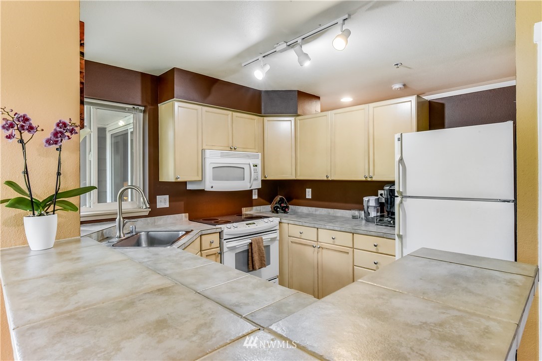 3908 243rd Place Southeast, Unit Q103 Bothell, WA 98021 - Photo 9 of 22 Gallery Image 9