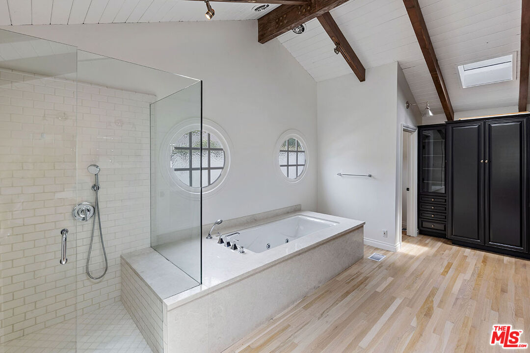 1462 Rising Glen Road Los Angeles, CA 90069 - Photo 28 of 40 a room with a white bath tub and shower