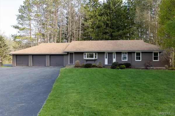 $3,200 | 60 Heiler Drive, East Aurora, NY 14052