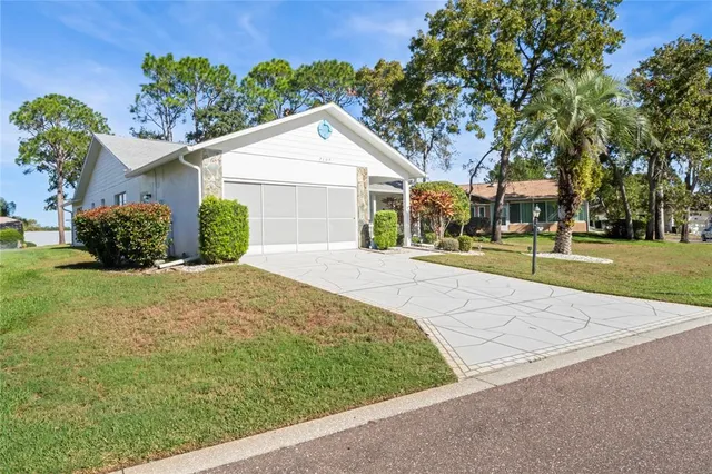 $340,000 | 7107 Pond View Court, Spring Hill, FL 34606