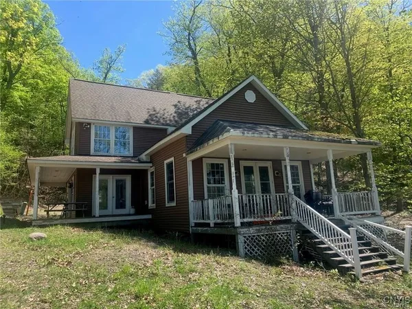 $815,000 | 628 Holzwarth Lane, Skaneateles, NY 13152