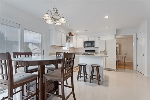 $749,000 | 15 Crossing Drive, Flanders, NJ 07836