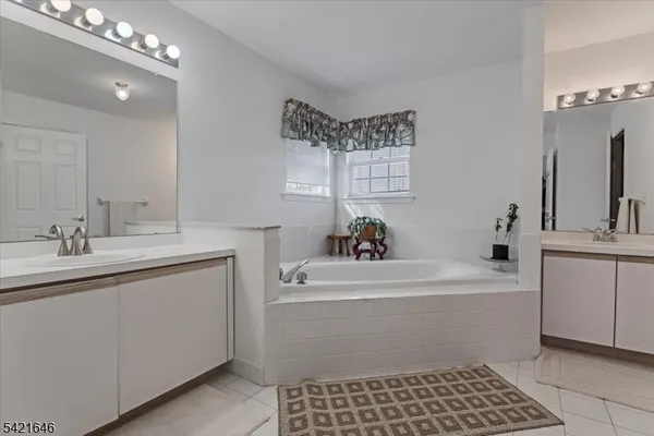 $749,000 | 15 Crossing Drive, Flanders, NJ 07836