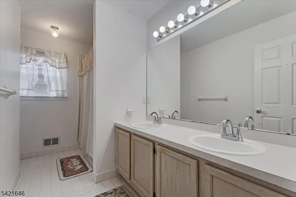 $749,000 | 15 Crossing Drive, Flanders, NJ 07836