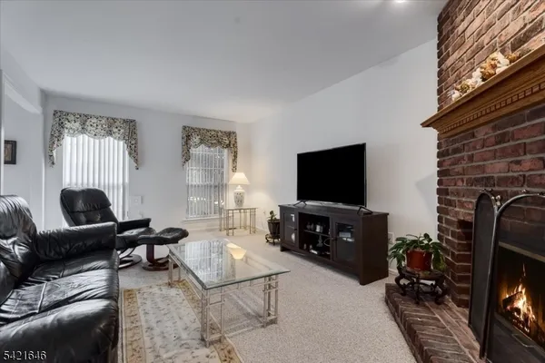 $749,000 | 15 Crossing Drive, Flanders, NJ 07836