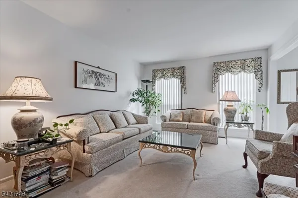 $749,000 | 15 Crossing Drive, Flanders, NJ 07836
