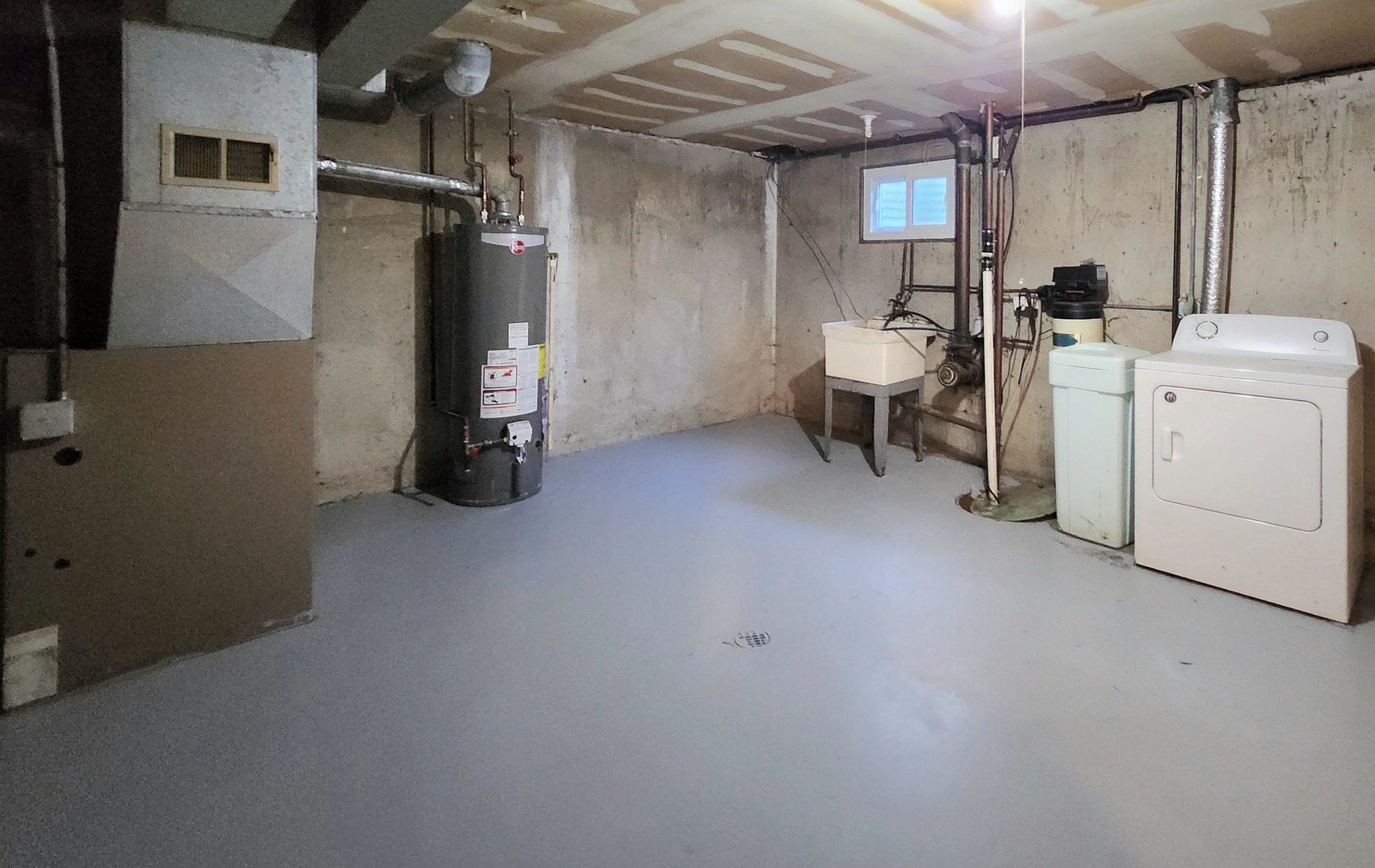818 Concord Lane, Unit 818 Barrington, IL 60010 - Photo 16 of 16 a utility room with dryer and washer