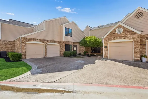 $310,000 | 217 Cimarron Trail, Unit 5, Irving, TX 75063