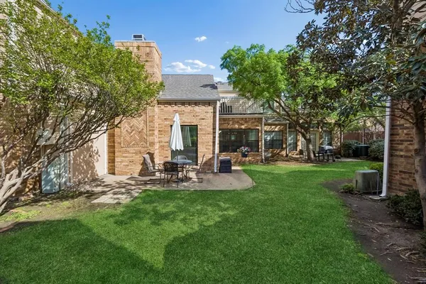 $310,000 | 217 Cimarron Trail, Unit 5, Irving, TX 75063
