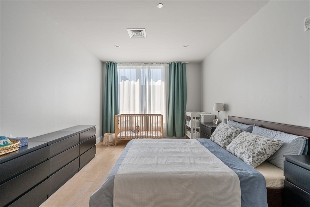 44-50 Symphony Road, Unit 403 Boston, MA 02115 - Photo 12 of 28 a bedroom with a bed and a window