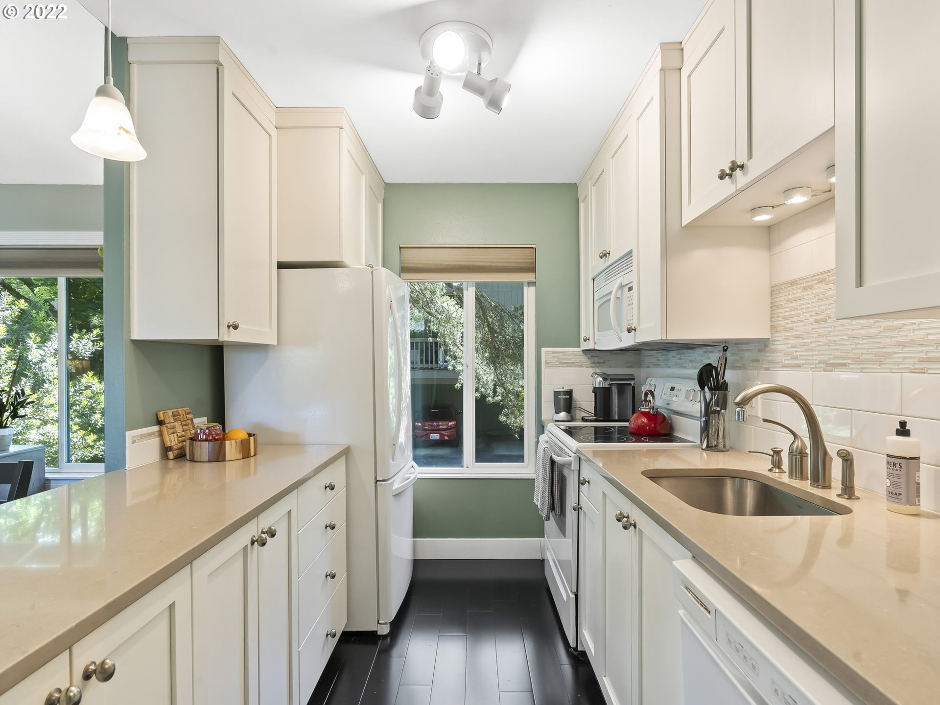 7704 Southwest Barnes Road, Unit A Portland, OR 97225 - Photo 14 of 29 Gallery Image 14