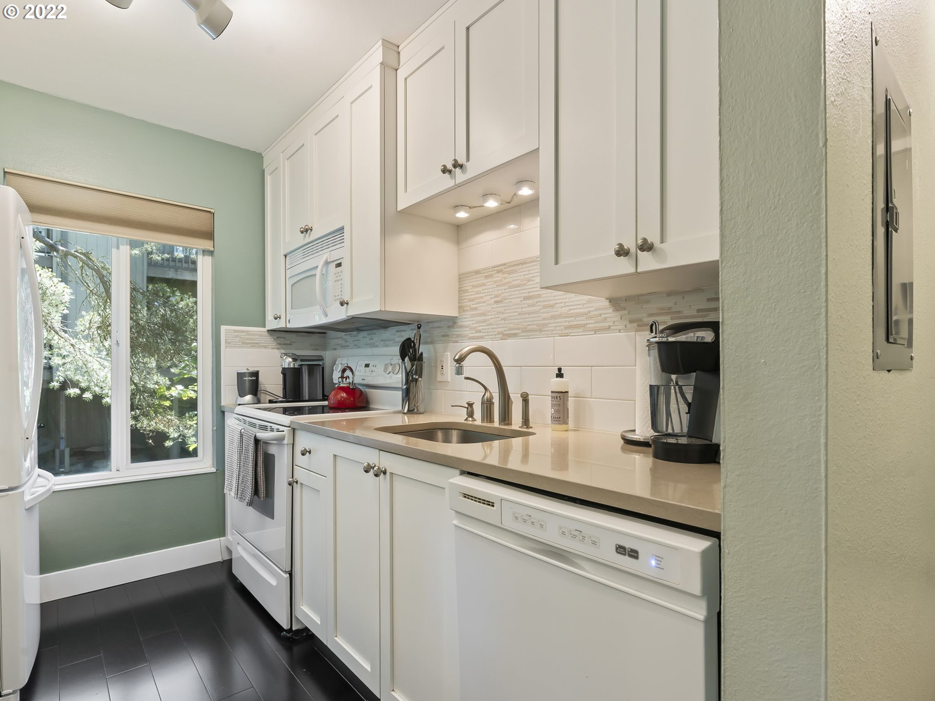 7704 Southwest Barnes Road, Unit A Portland, OR 97225 - Photo 15 of 29 Gallery Image 15