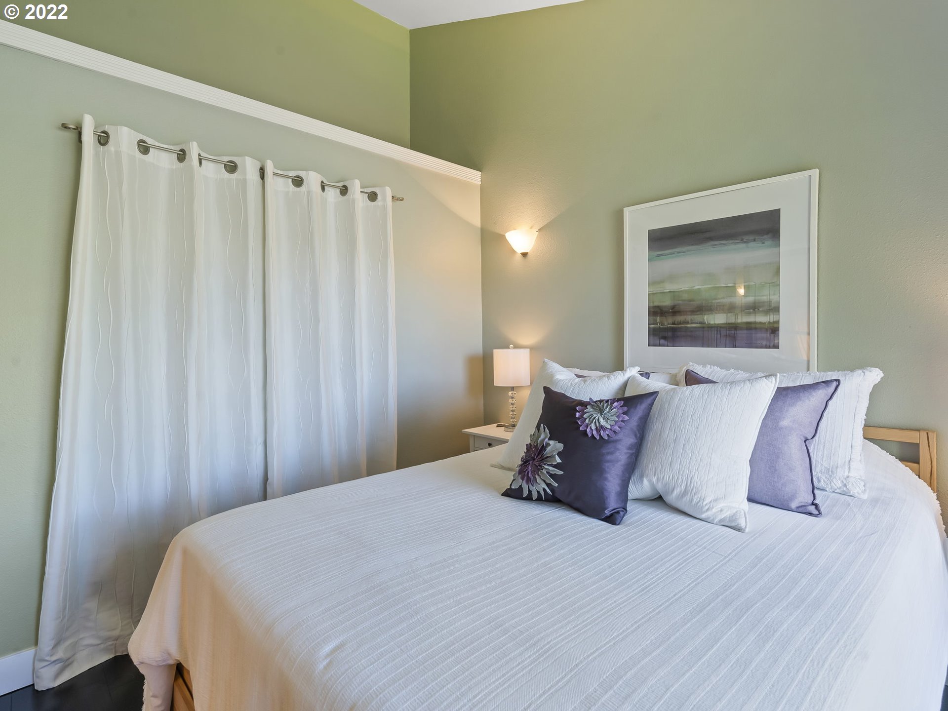 7704 Southwest Barnes Road, Unit A Portland, OR 97225 - Photo 20 of 29 Gallery Image 20