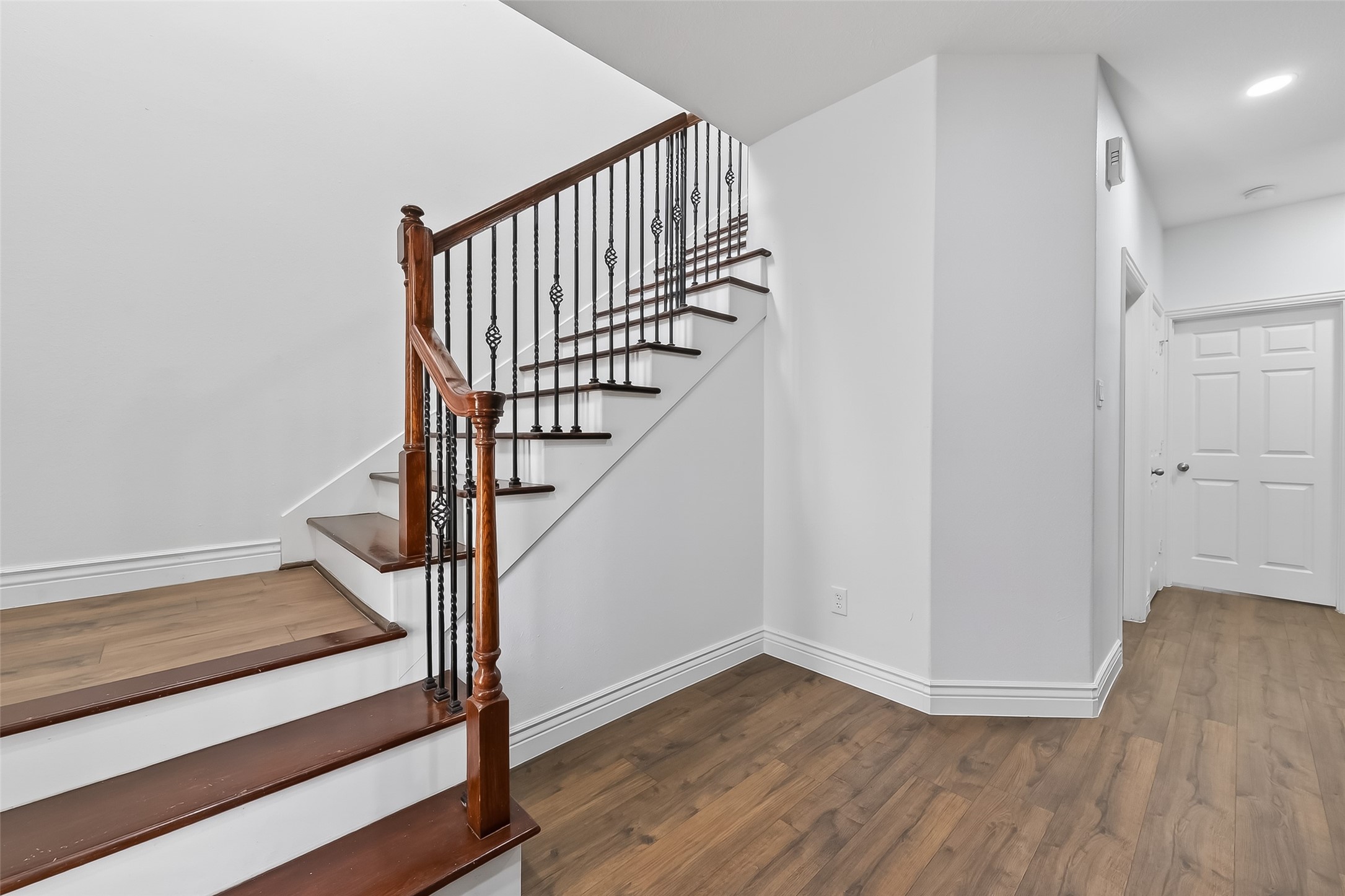 5919 Turtle Beach Lane Houston, TX 77036 - Photo 8 of 47