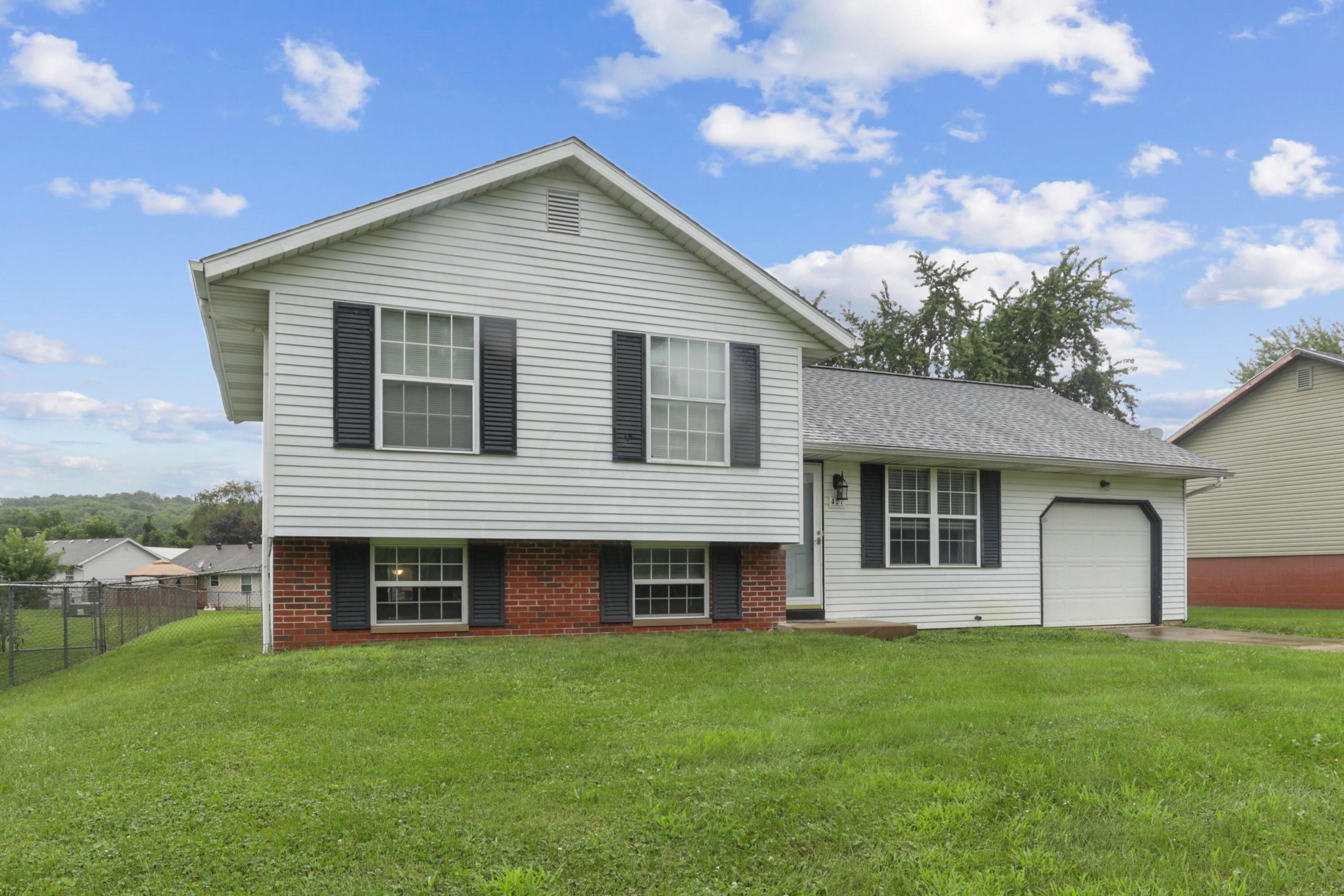 427 Ridgemere Way Lancaster, OH 43130 - Photo 1 of 33 0V3A6242 copy