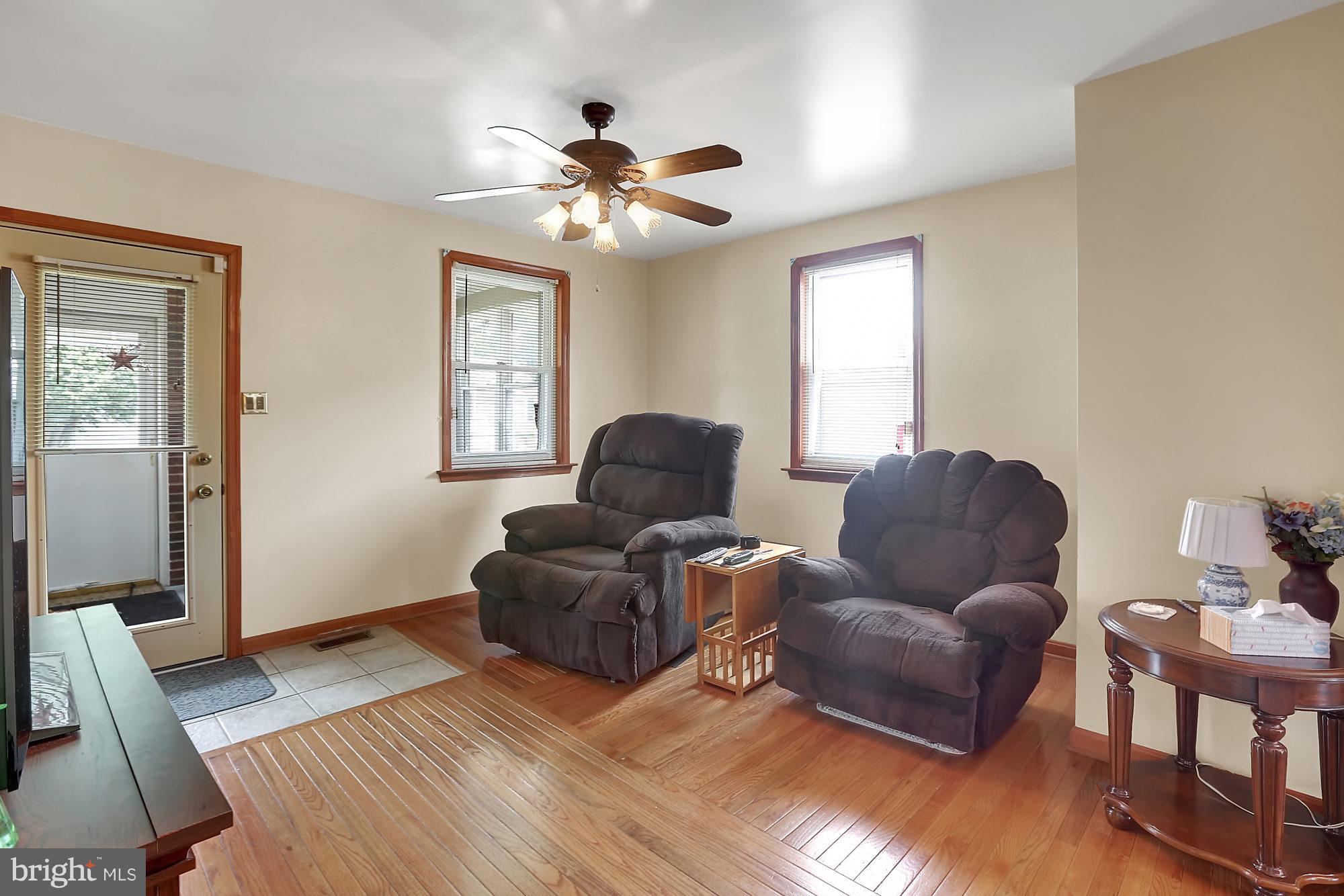 224 Ashwood Road Baltimore, MD 21222 - Photo 7 of 30 Living Room