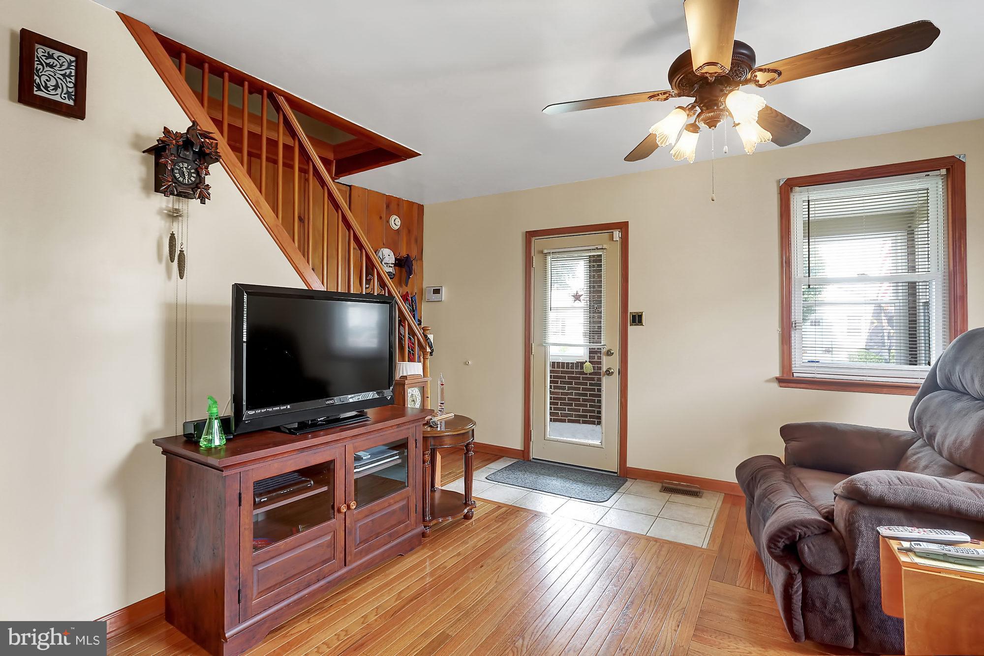 224 Ashwood Road Baltimore, MD 21222 - Photo 8 of 30 Living Room