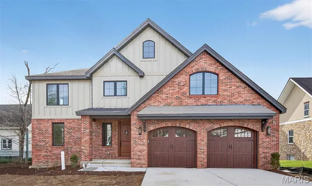 $2,100,000 | 216 West Essex Avenue, St. Louis, MO 63122