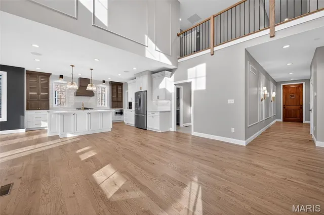 $2,100,000 | 216 West Essex Avenue, St. Louis, MO 63122